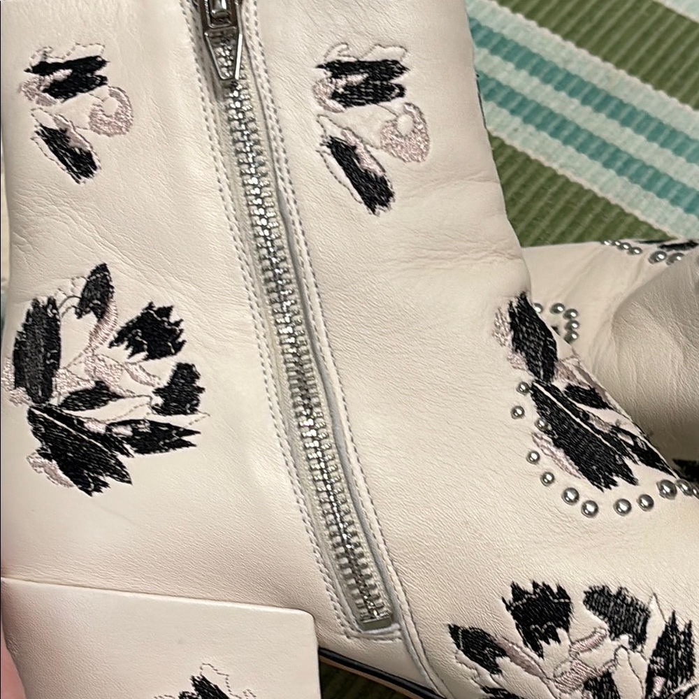 Dolce Vita White and Black Ankle Boots - embroidered leather - Picture 13 of 16